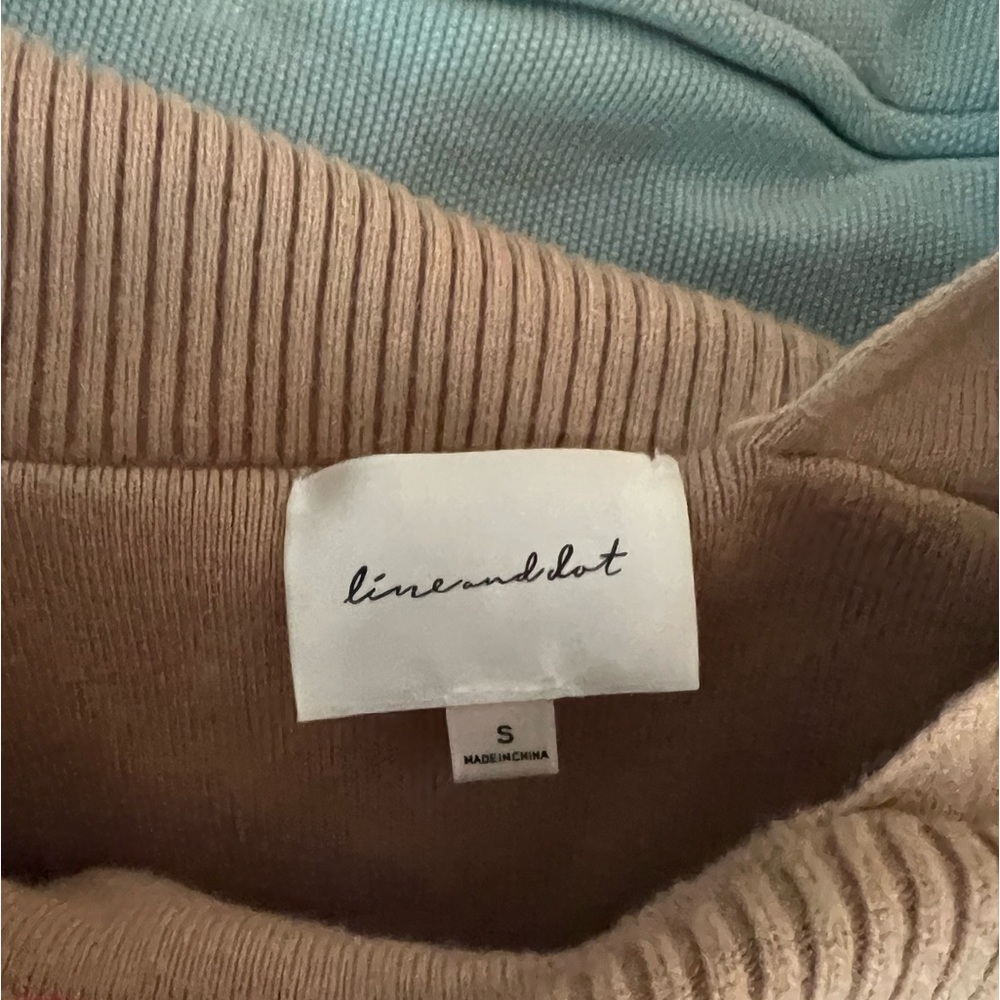 Line and Dot asymmetrical sweater - Picture 2 of 2